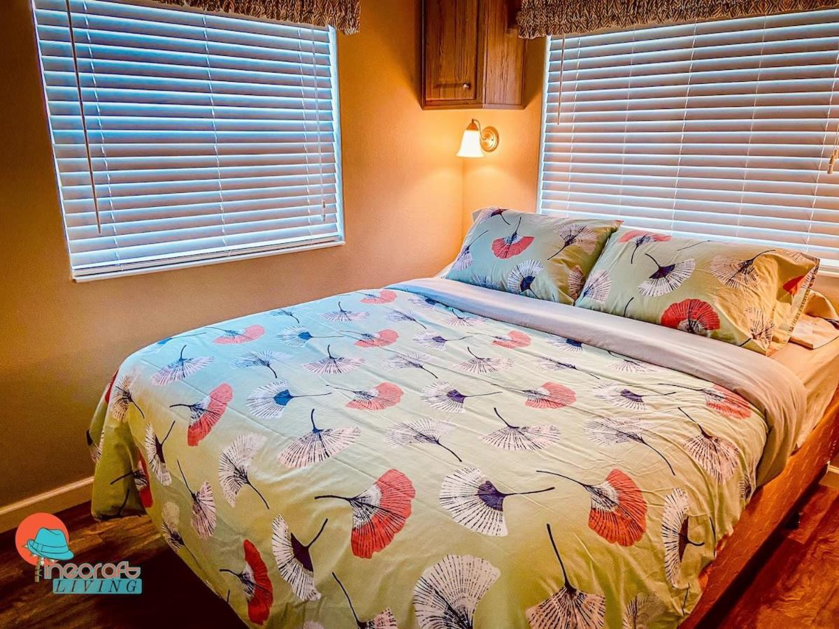 Pinecraft Cottage Tiny Home Sarasota Exterior foto