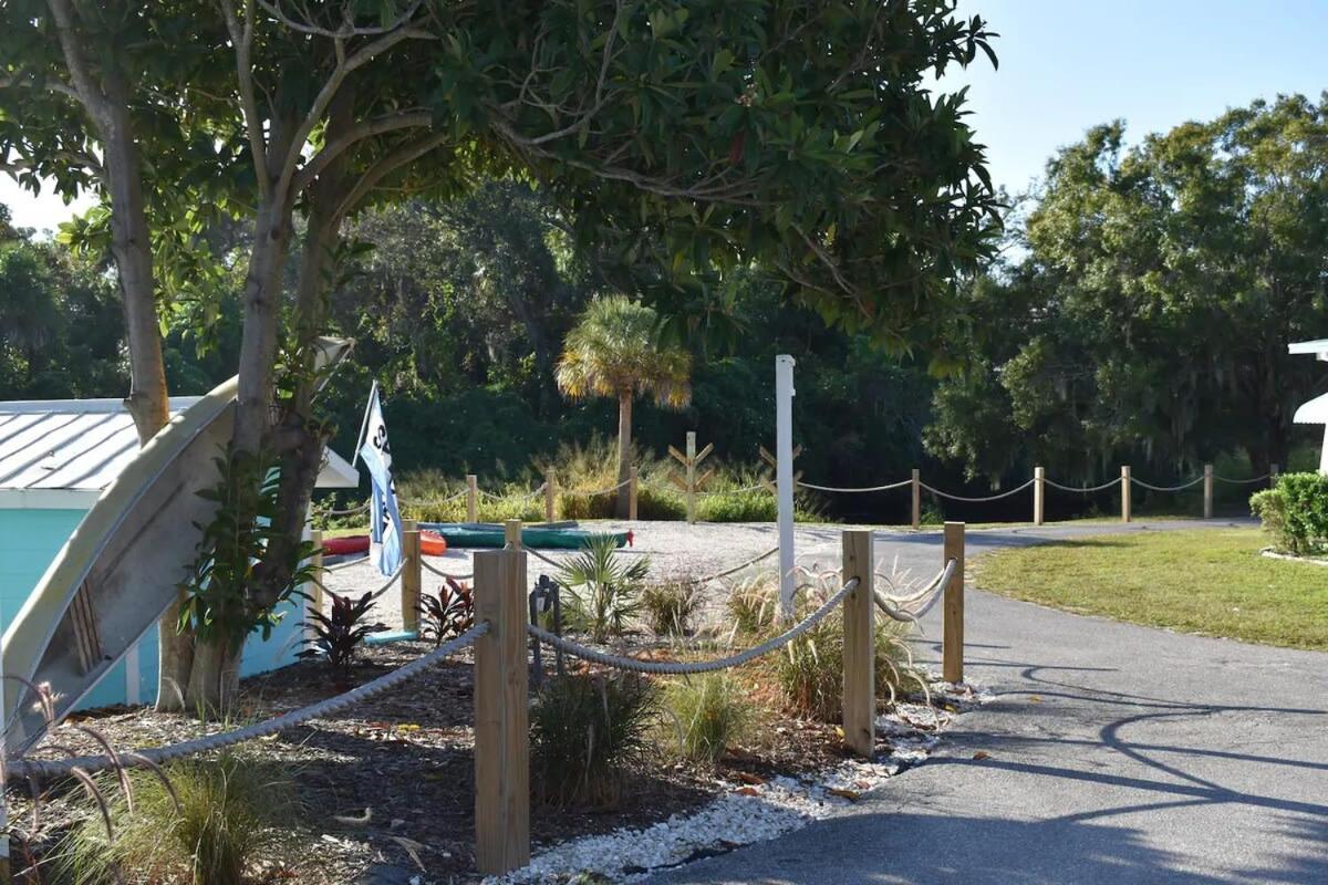 Pinecraft Cottage Tiny Home Sarasota Exterior foto